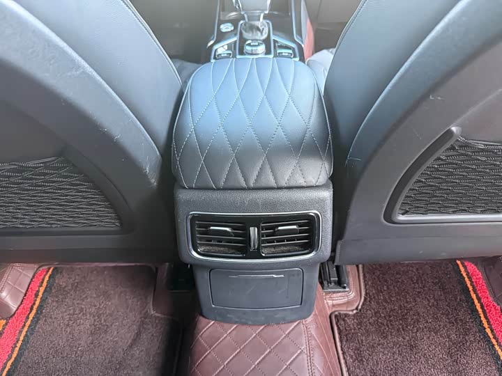 Фото 15 - Hongqi HS5