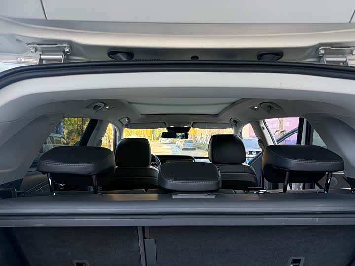 Фото 16 - Hongqi HS5