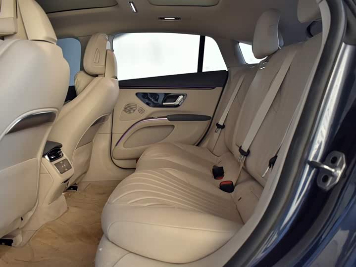 Фото 10 - Mercedes-Benz EQS