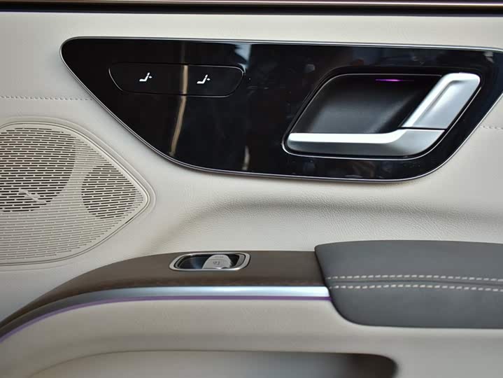 Фото 11 - Mercedes-Benz EQS