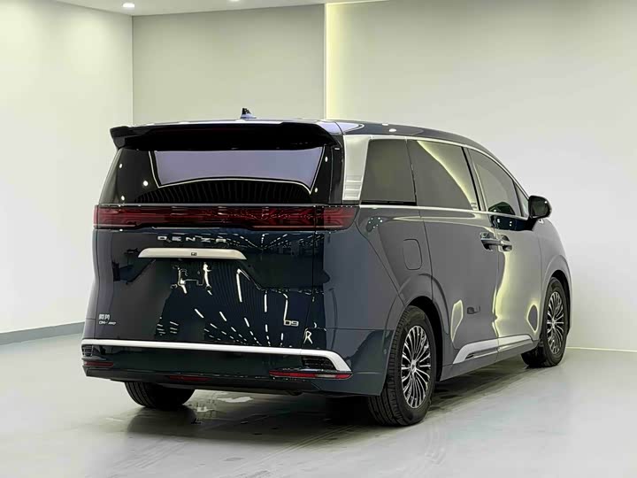 Фото 6 - Denza D9