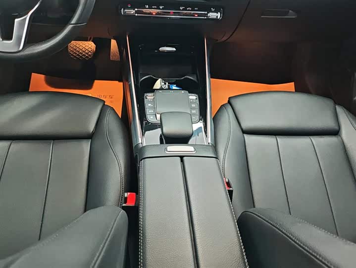 Фото 16 - Mercedes-Benz GLB-Class