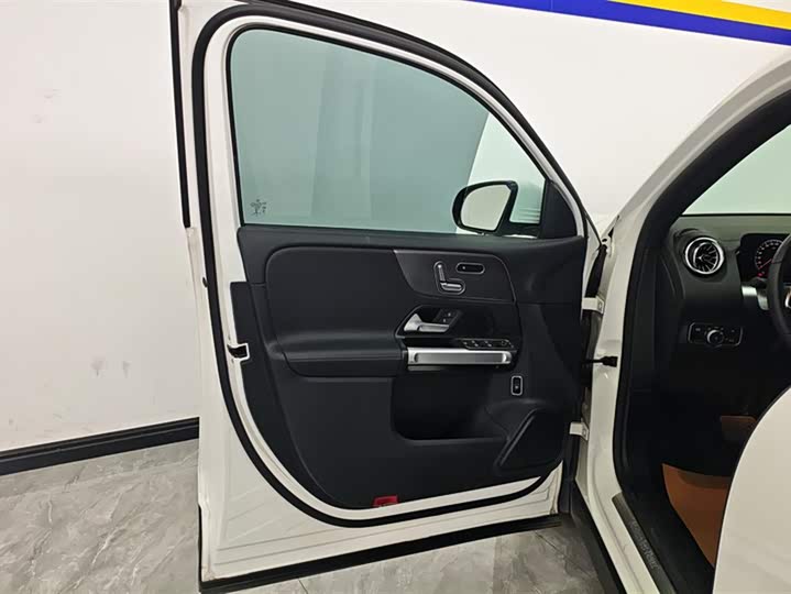 Фото 7 - Mercedes-Benz GLB-Class