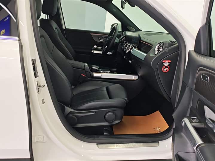 Фото 8 - Mercedes-Benz GLB-Class