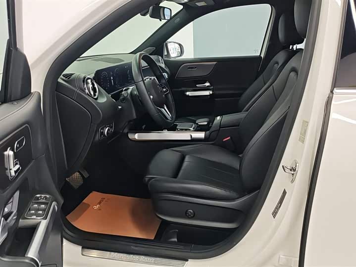 Фото 9 - Mercedes-Benz GLB-Class