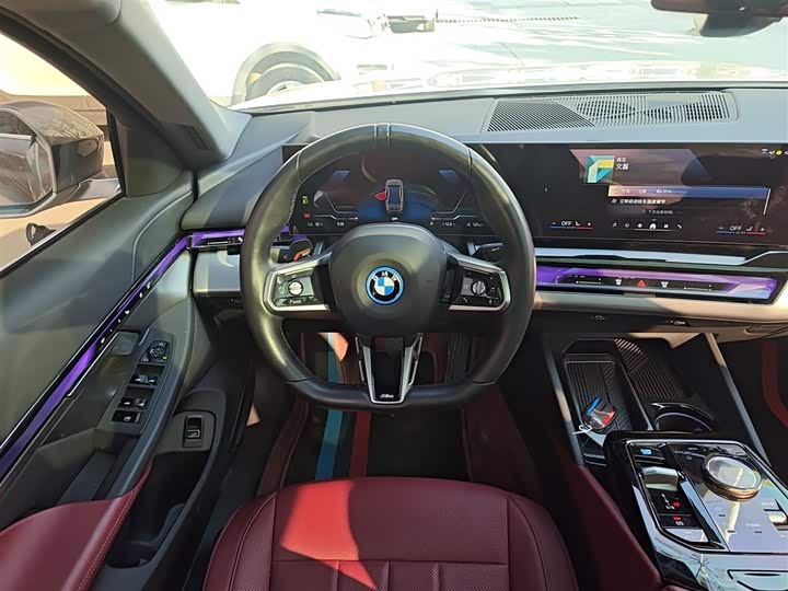 Фото 11 - BMW i5