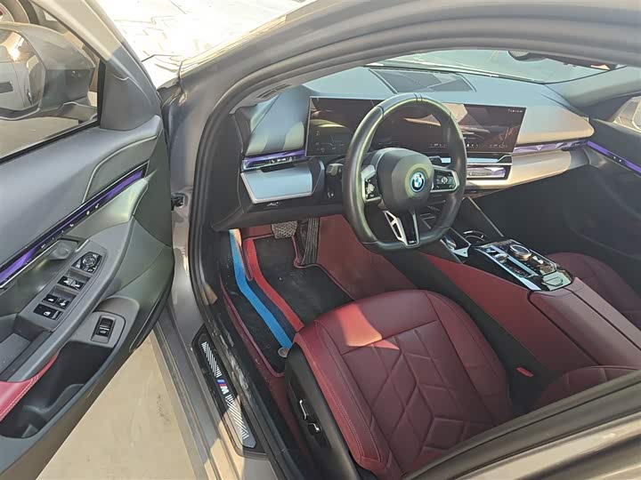 Фото 16 - BMW i5