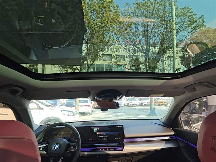 Фото 18 - BMW i5