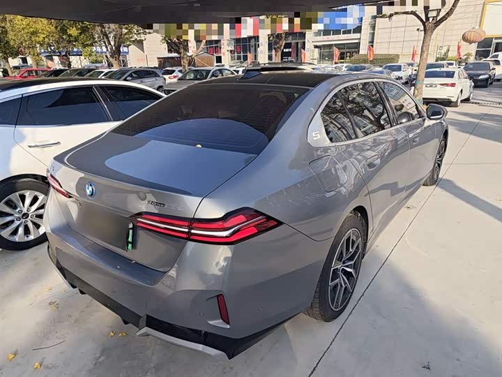 Фото 7 - BMW i5