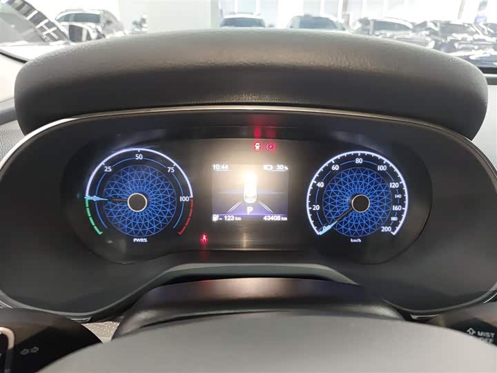 Фото 12 - Hongqi E-QM5