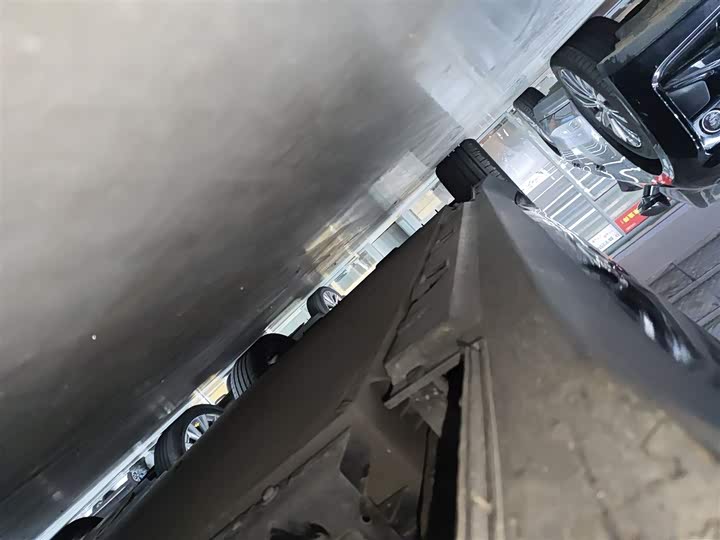 Фото 21 - Hongqi E-QM5