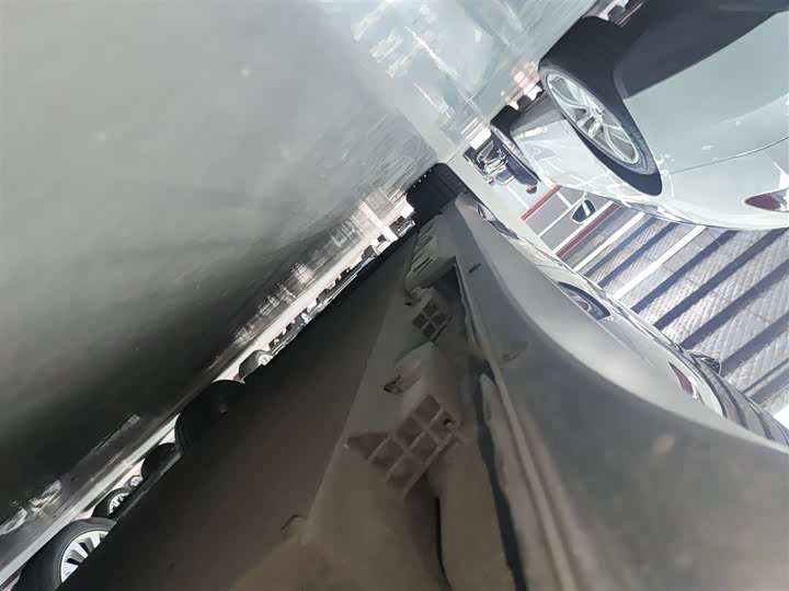 Фото 22 - Hongqi E-QM5