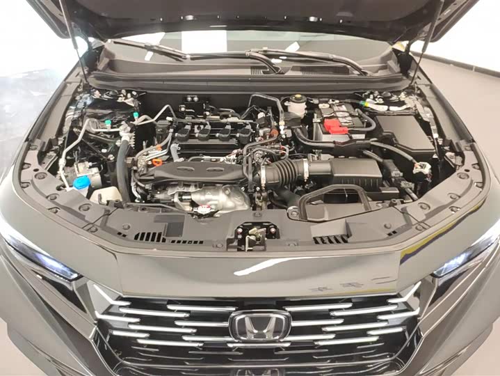 Фото 10 - Honda Accord