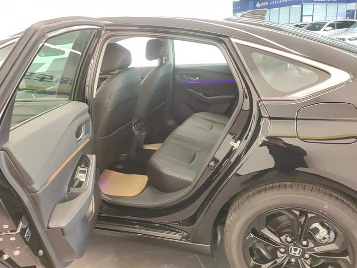 Фото 11 - Honda Accord