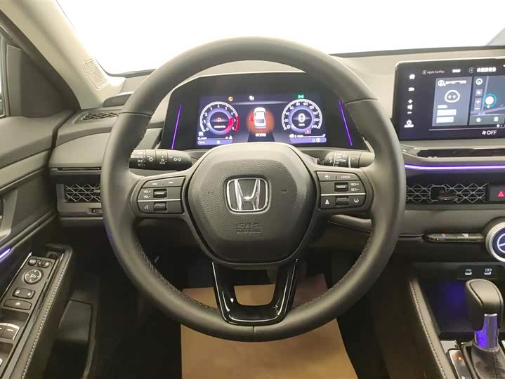 Фото 15 - Honda Accord