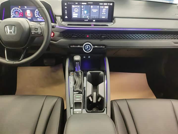 Фото 16 - Honda Accord