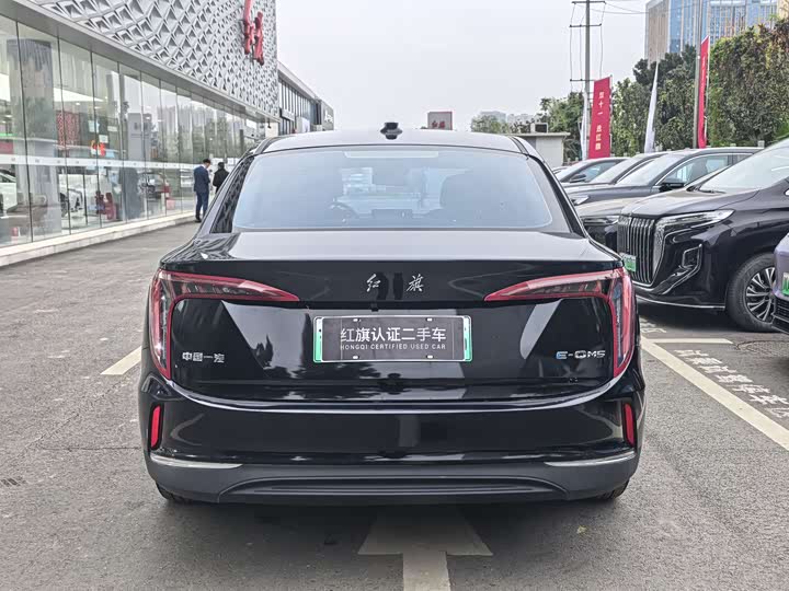 Фото 6 - Hongqi E-QM5