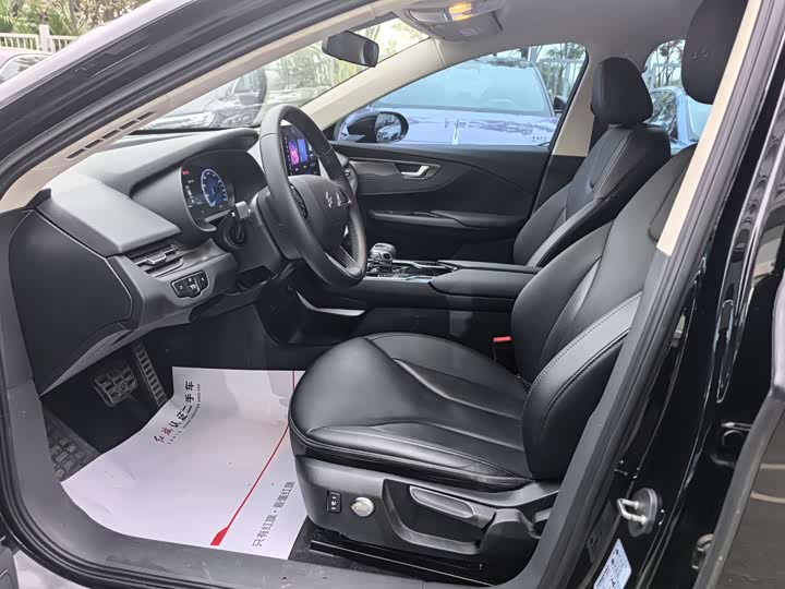 Фото 8 - Hongqi E-QM5