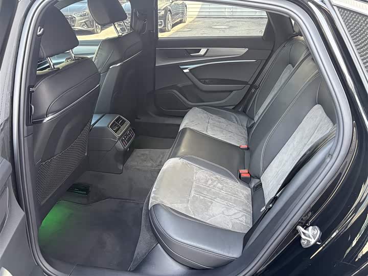 Фото 10 - Audi A6L