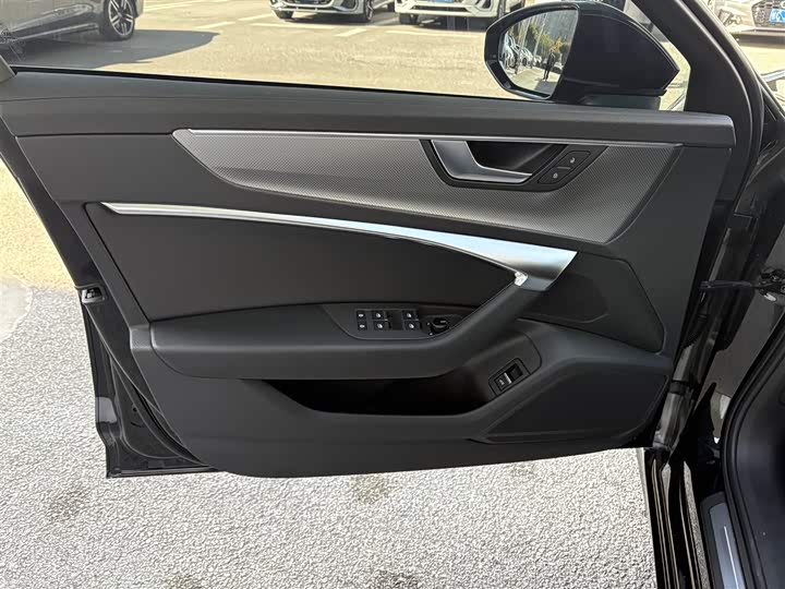 Фото 11 - Audi A6L