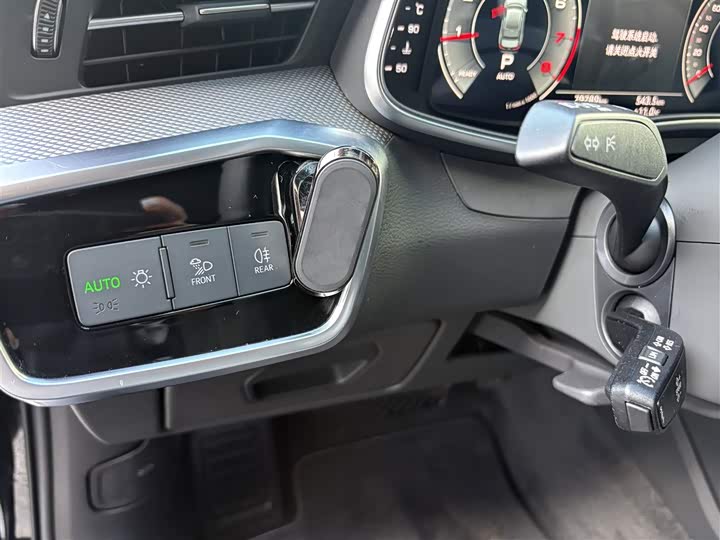 Фото 12 - Audi A6L