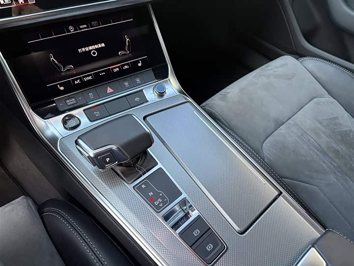 Фото 16 - Audi A6L