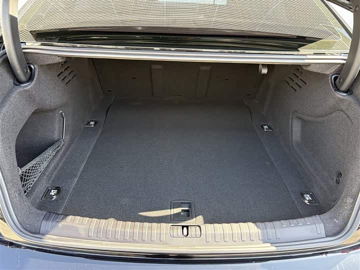 Фото 22 - Audi A6L