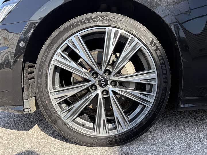 Фото 23 - Audi A6L