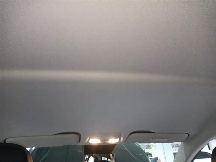 Фото 18 - Hongqi E-QM5