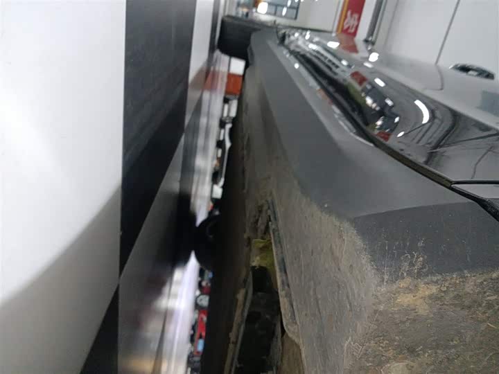 Фото 21 - Hongqi E-QM5