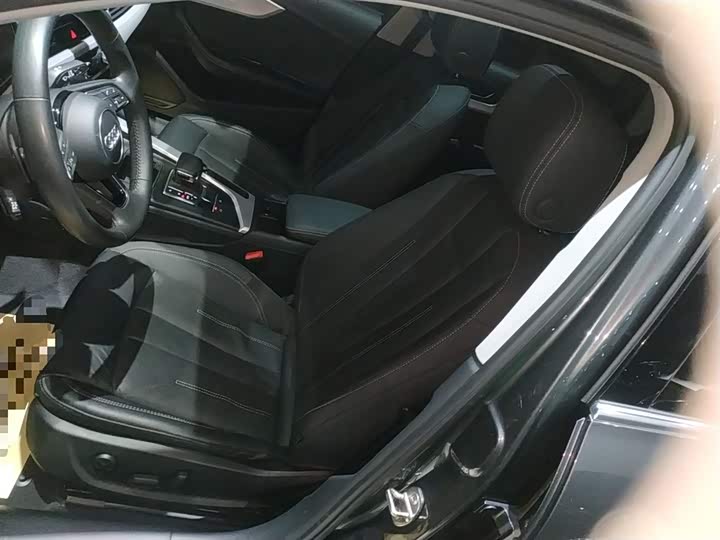 Фото 15 - Audi A4L