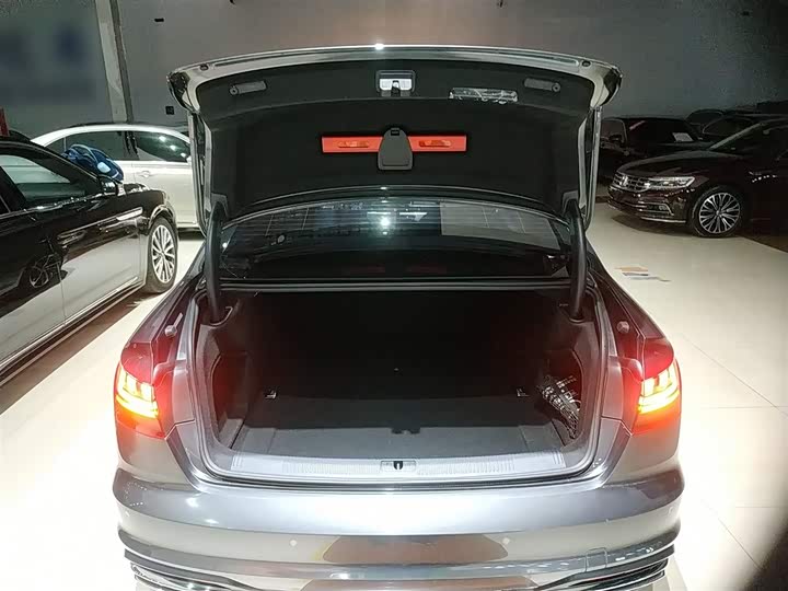 Фото 19 - Audi A4L