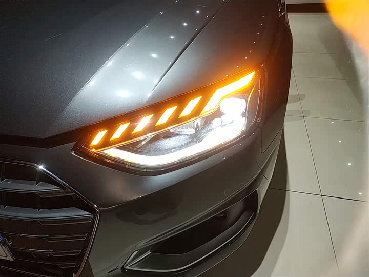 Фото 24 - Audi A4L