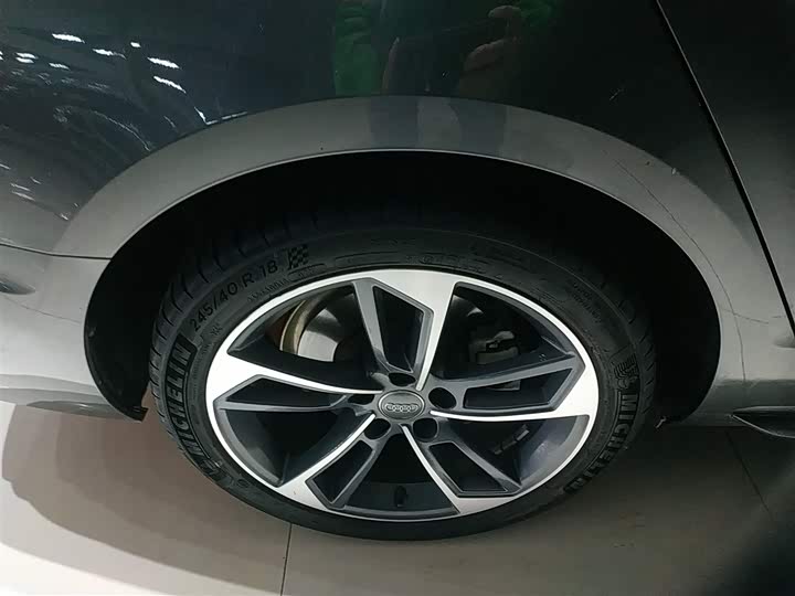 Фото 26 - Audi A4L