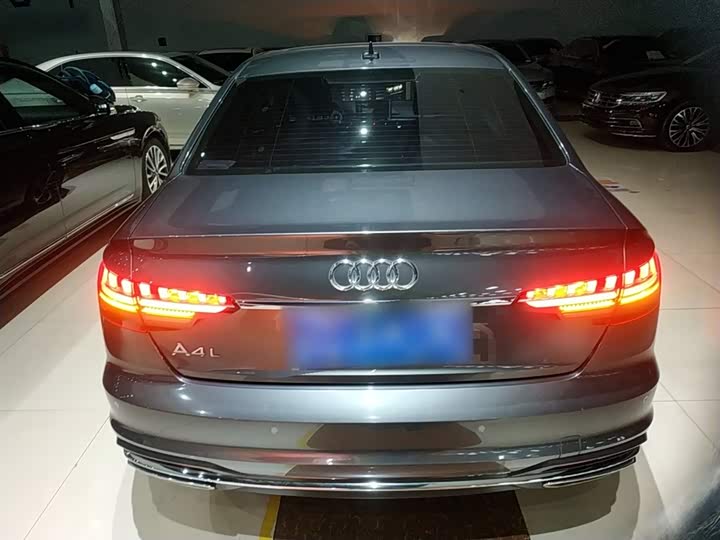 Фото 6 - Audi A4L