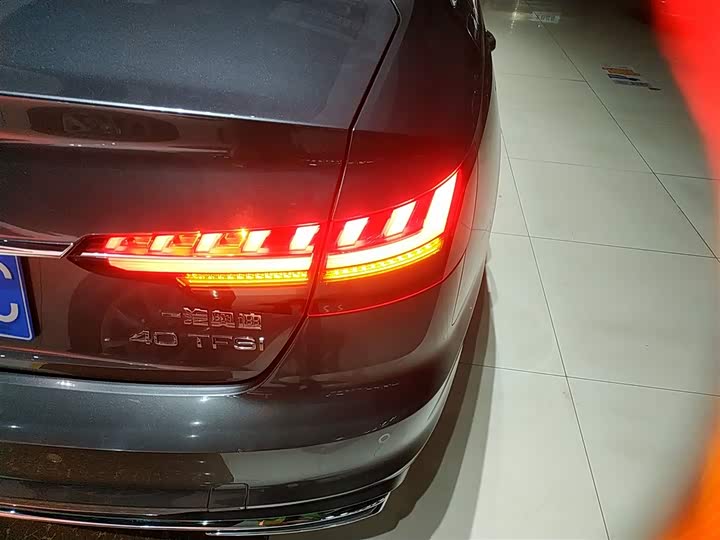 Фото 8 - Audi A4L