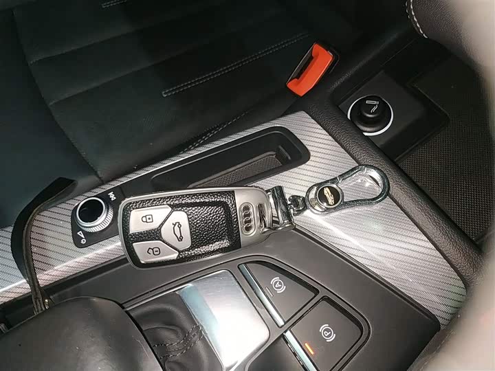 Фото 9 - Audi A4L