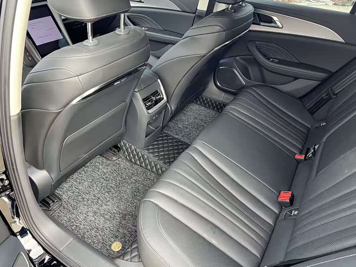 Фото 10 - Hongqi H5