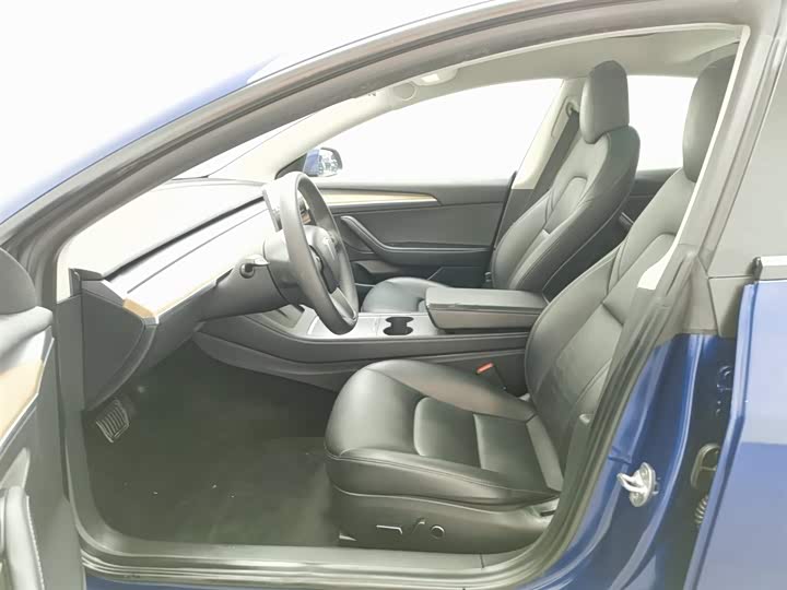 Фото 10 - Tesla Model 3