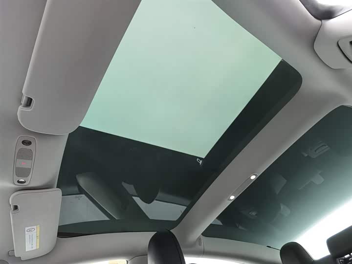 Фото 14 - Tesla Model 3