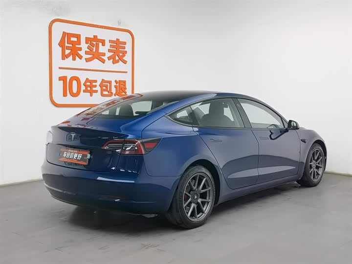 Фото 2 - Tesla Model 3