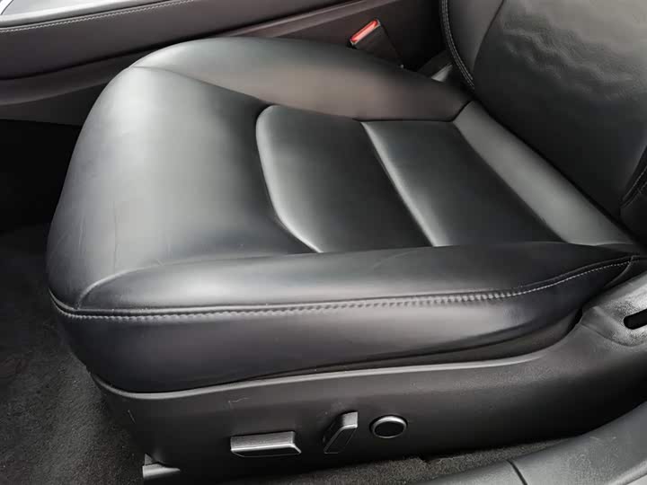 Фото 20 - Tesla Model 3