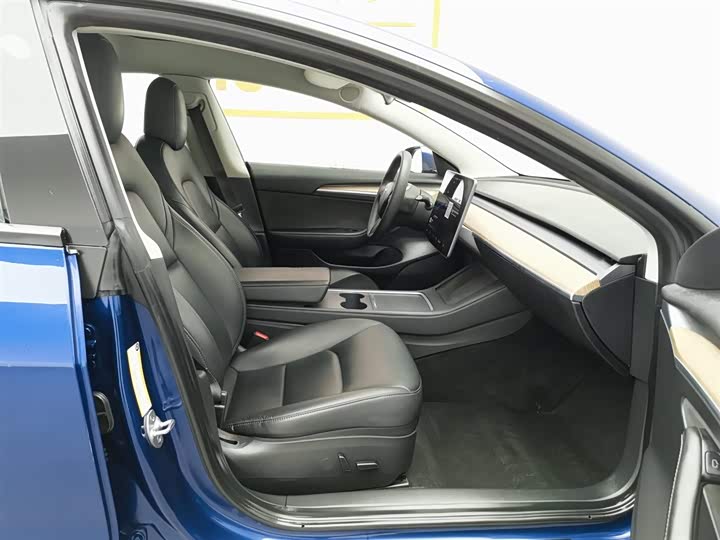 Фото 23 - Tesla Model 3