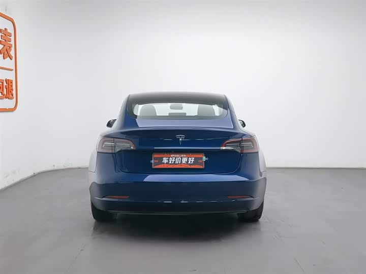 Фото 4 - Tesla Model 3