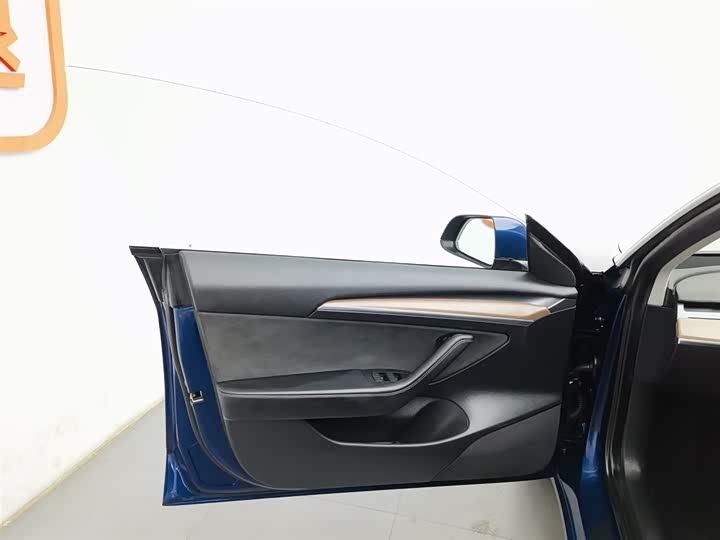 Фото 8 - Tesla Model 3