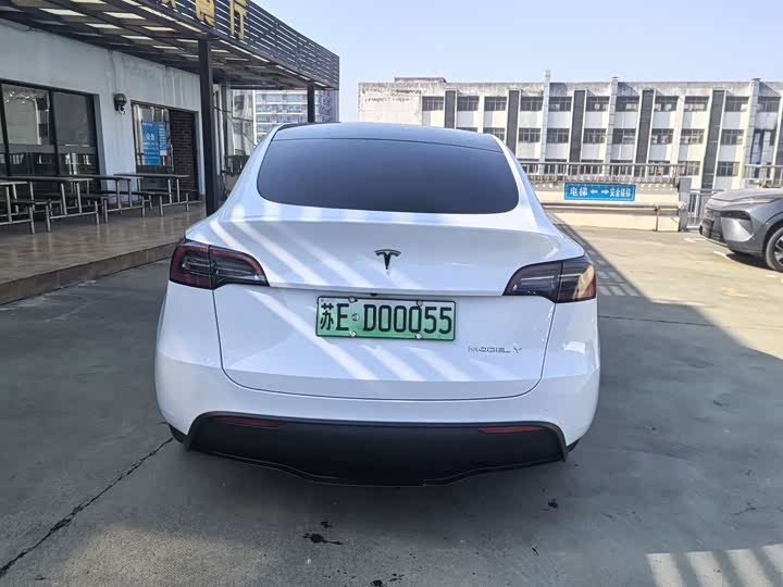 Фото 13 - Tesla Model Y