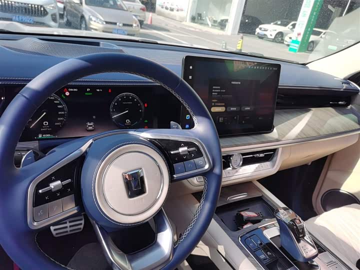 Фото 10 - Tank 500 Hybrid