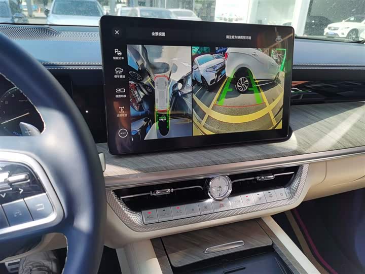 Фото 13 - Tank 500 Hybrid