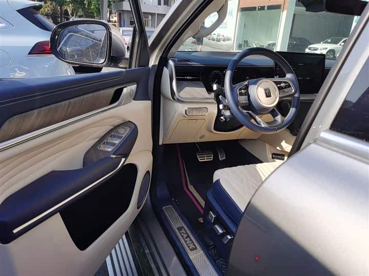 Фото 16 - Tank 500 Hybrid