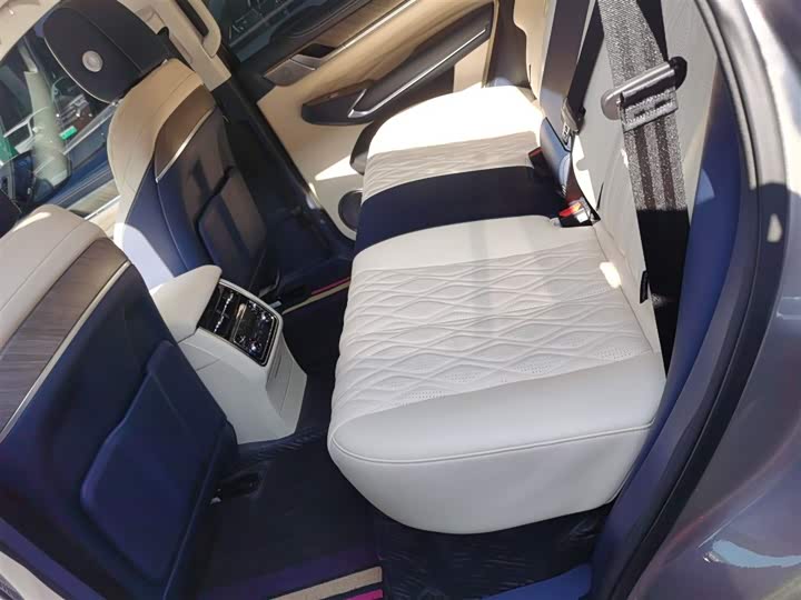 Фото 17 - Tank 500 Hybrid